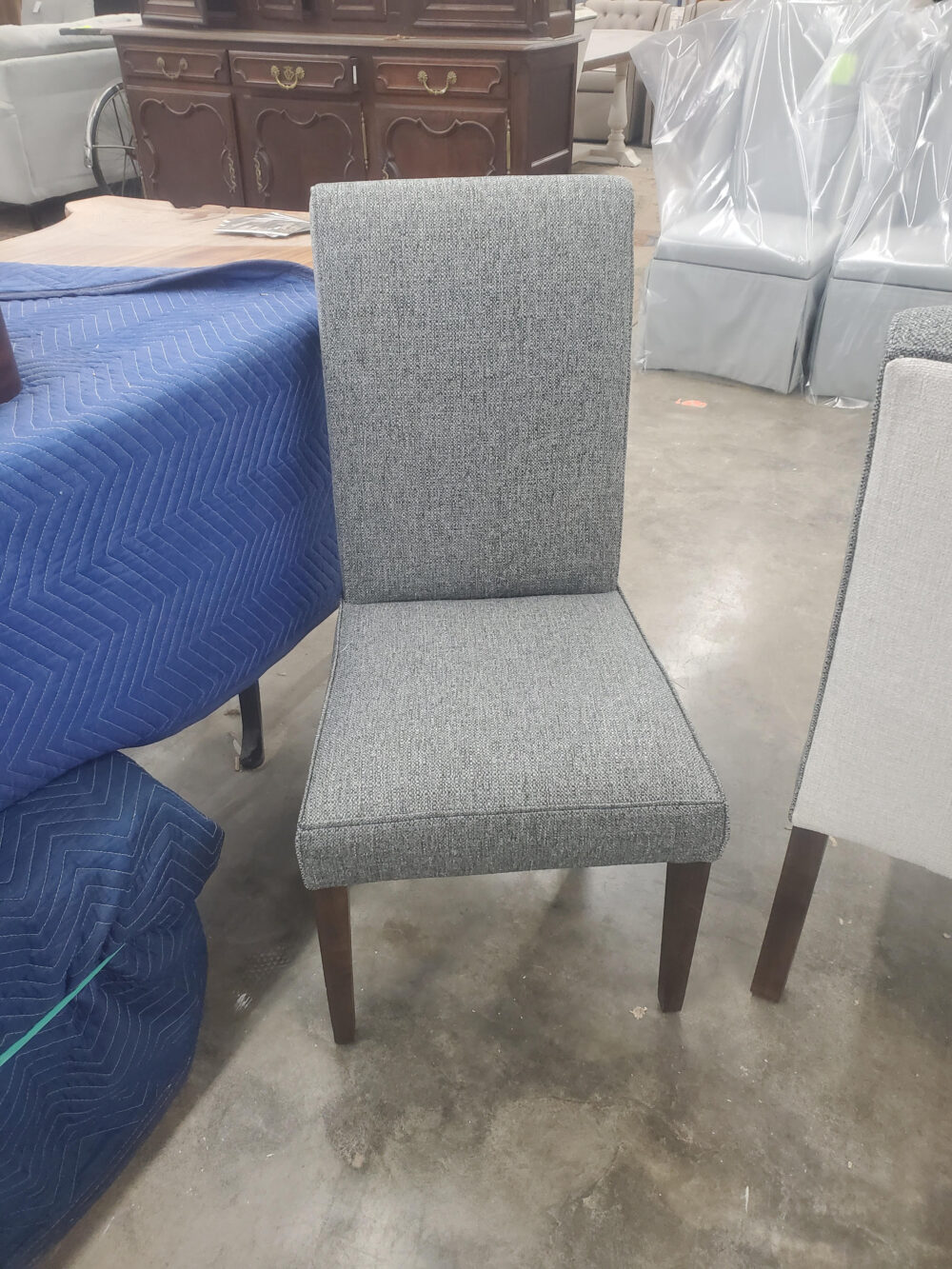 Button Back Chair - Image 5